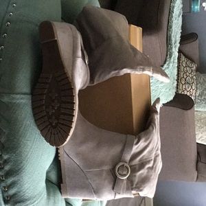Over the knee boots, journey size 8 1/2 wide. Gray suede